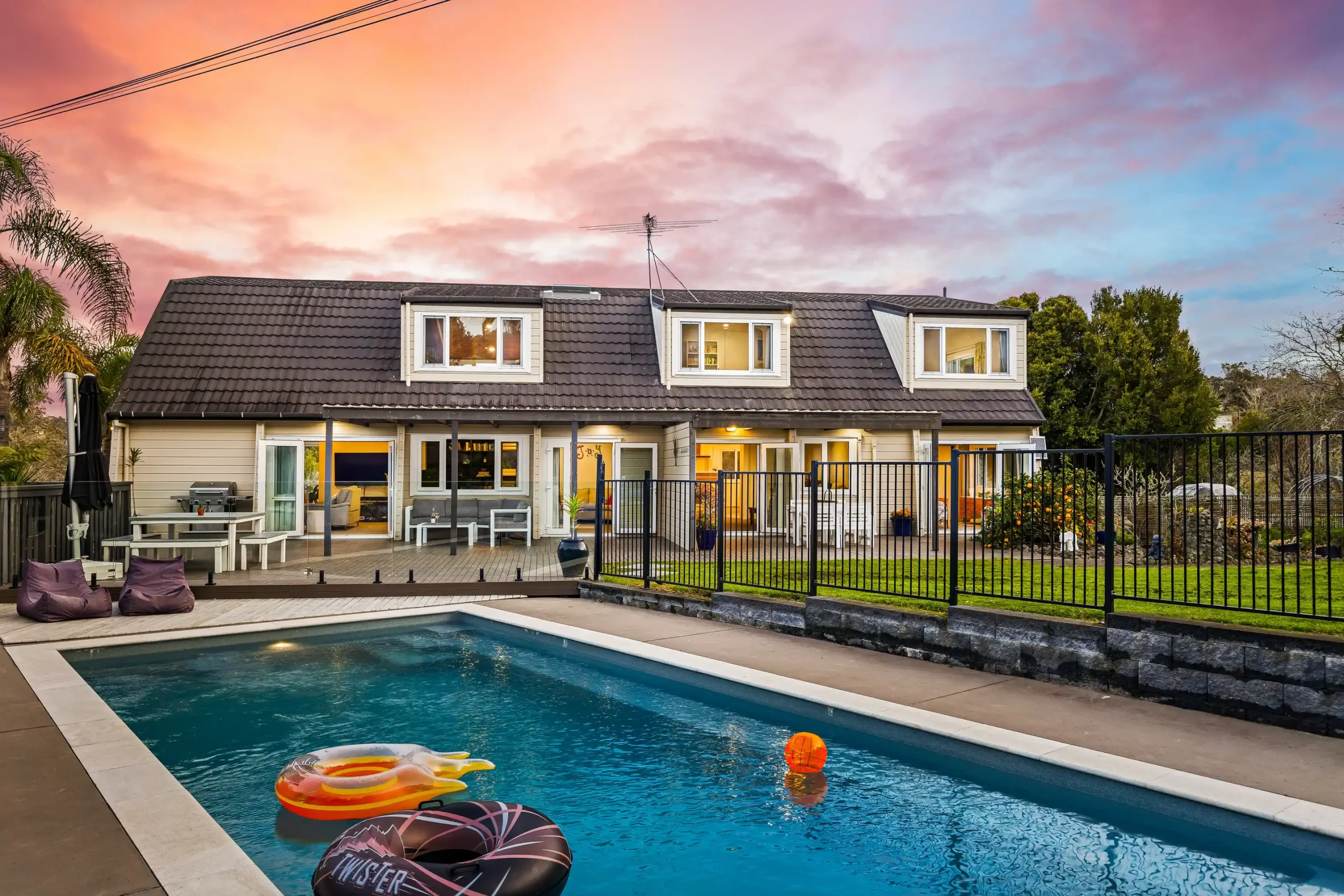 Read more about the article 15A Whangaparaoa Road, Red Beach, Rodney
